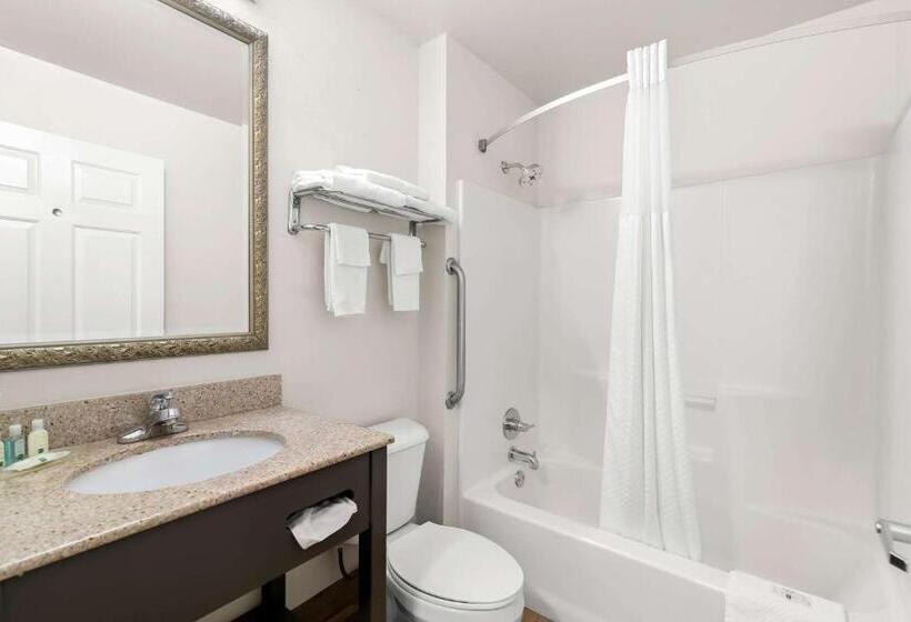 Люкс, Quality Inn Merrimack  Nashua