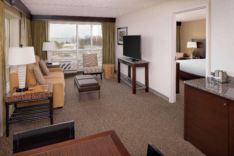 스위트 킹사이즈 침대, Doubletree By Hilton Hotel Boston Bayside