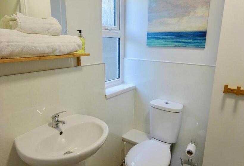 اتاق استاندارد سه نفره, Reading Serviced Rooms