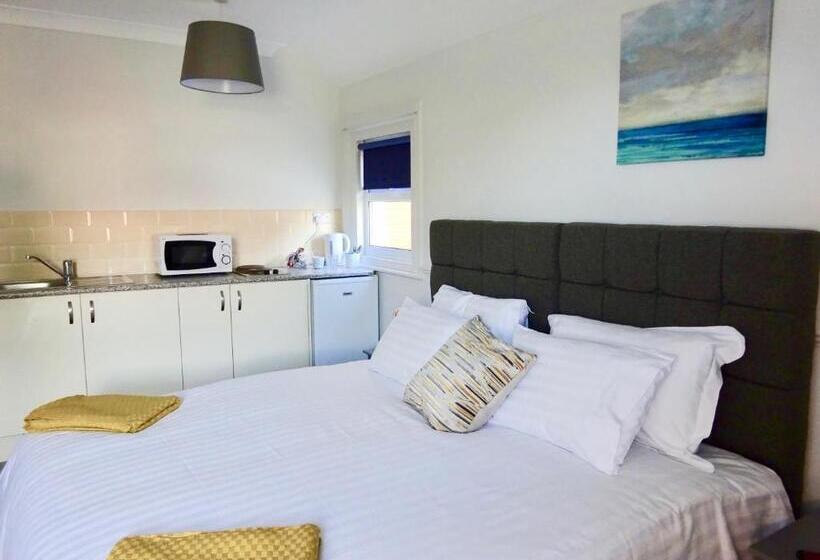 استودیوی استاندارد, Reading Serviced Rooms