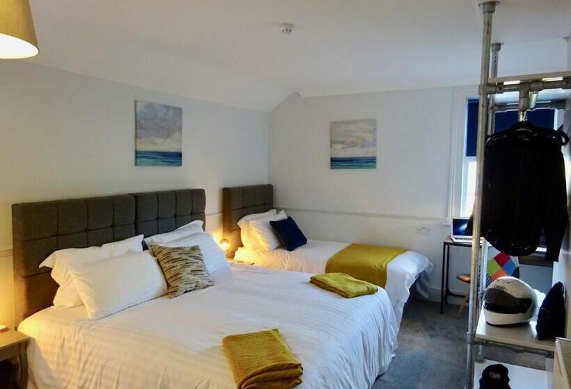 استودیوی استاندارد, Reading Serviced Rooms