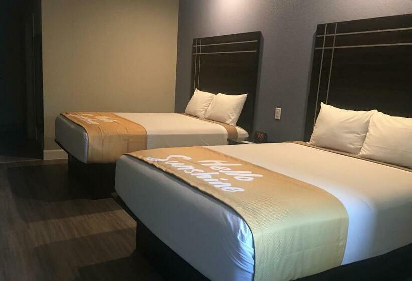 Студия Стандарт, Days Inn & Suites By Wyndham La Porte