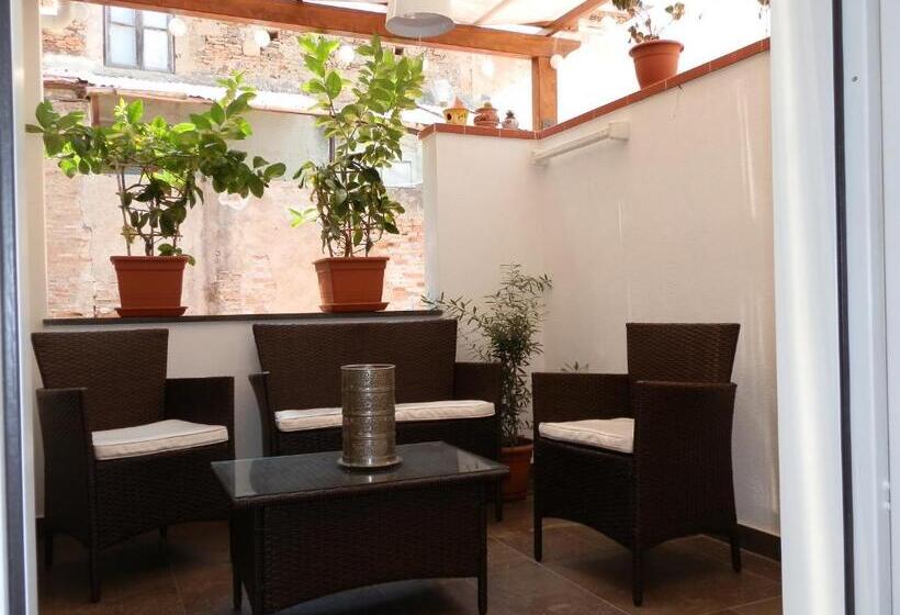 آپارتمان 1 خوابه با تراس, B&b Re Umberto