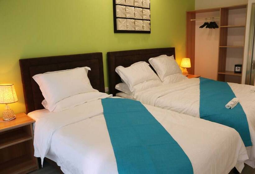 اتاق ساده سه نفره, Nadi Fancy