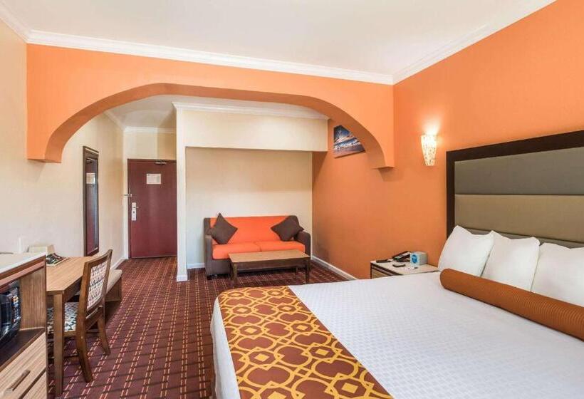 스위트 킹사이즈 침대, Rodeway Inn & Suites Pasadena