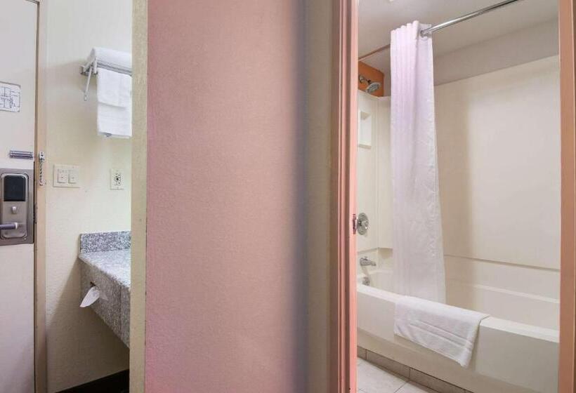 带2个双人床的标准工作室, Rodeway Inn Wormleysburg – Harrisburg