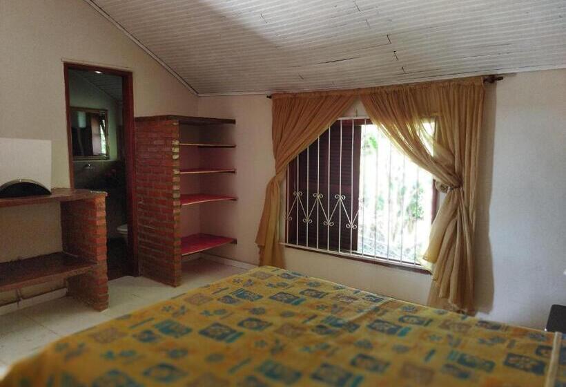 샬레, Hostel Das Estrelas