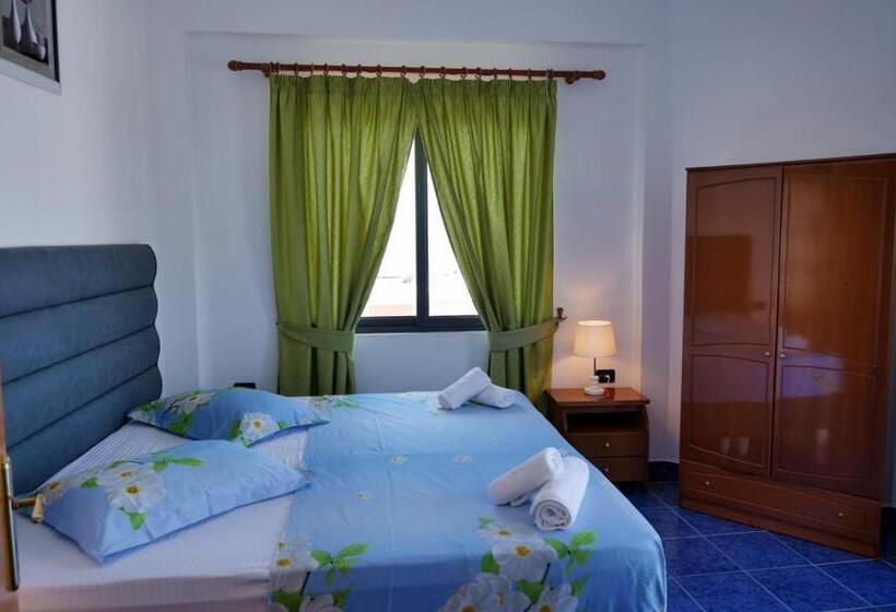 غرفة قياسية مطلّة علي البحر مزوَّدة بشُرفة, Blue Saranda