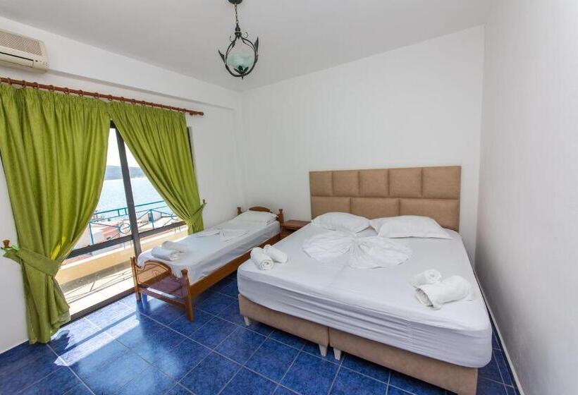 غرفة قياسية ثلاثية ذات إطلالة جانبية على البحر, Blue Saranda