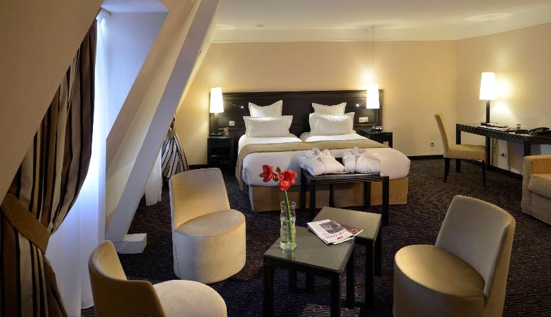 اتاق استاندارد سه نفره, Rhm Luxury Hotel And Suite