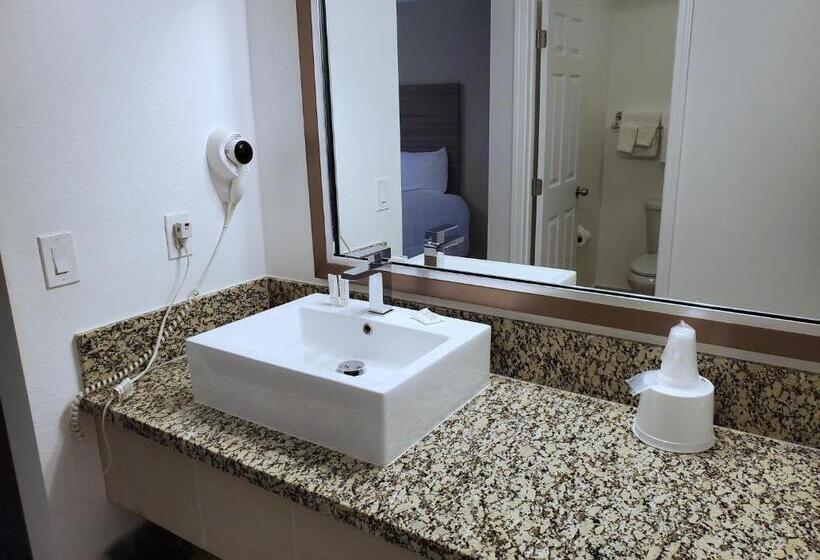 Семейный Номер, Exchange Club Motel
