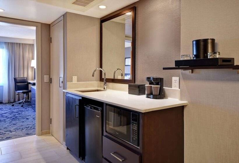 Люкс Адаптированный для Инвалидов, Embassy Suites By Hilton Raleigh Durham Research Triangle