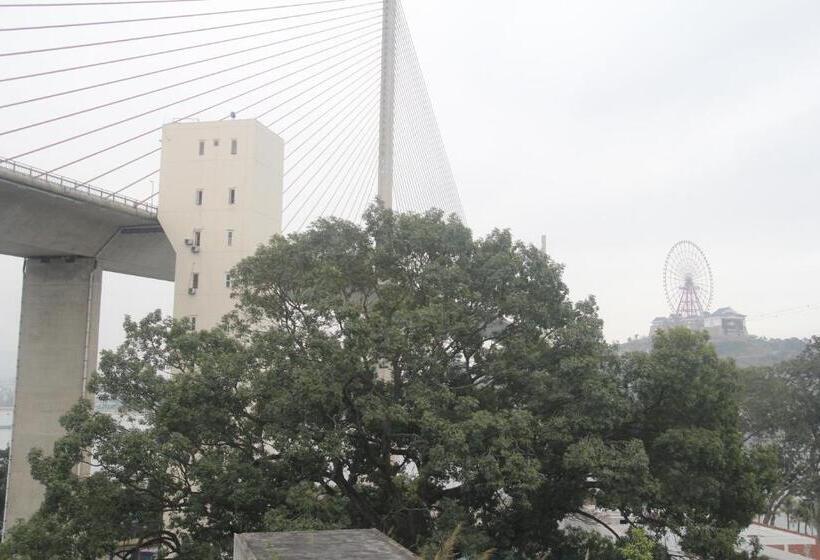 اتاق استاندارد چهارنفره با بالکن, Hoang Yen Guesthouse