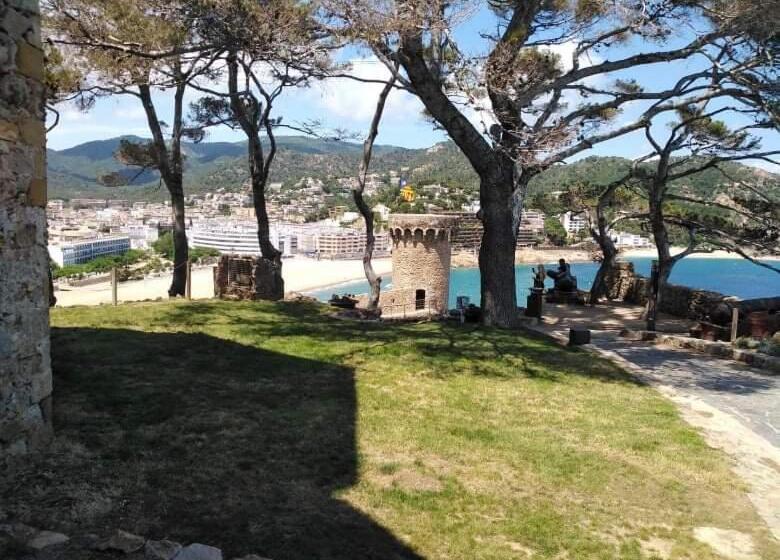 Neljän hengen Economy-huone jaetulla kylpyhuoneella, Hostal Sant Jordi