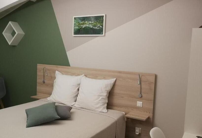 Номер Стандарт, 8 Le Chiron De La Roche 85130 Chanverrie