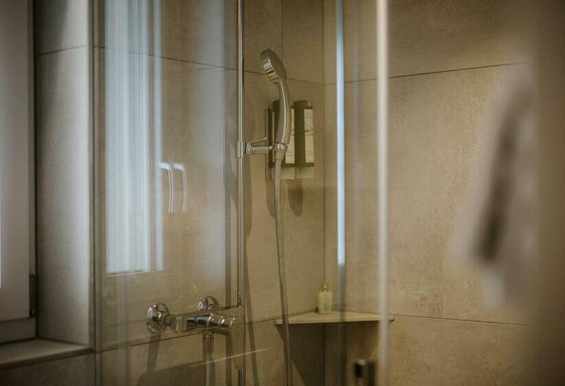 سوئیت با بالکن, Berghotel Engstligenalp