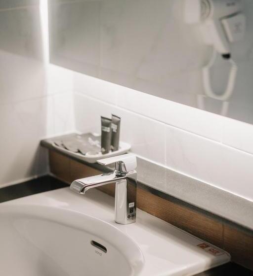 스탠다드 룸 킹사이즈 침대, Arista Hotel Ubon