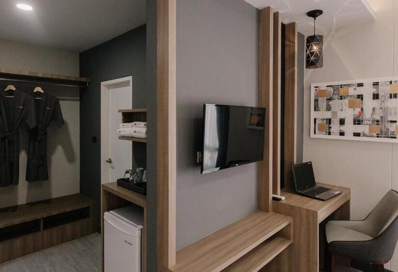 디럭스 룸 킹사이즈 침대, Arista Hotel Ubon