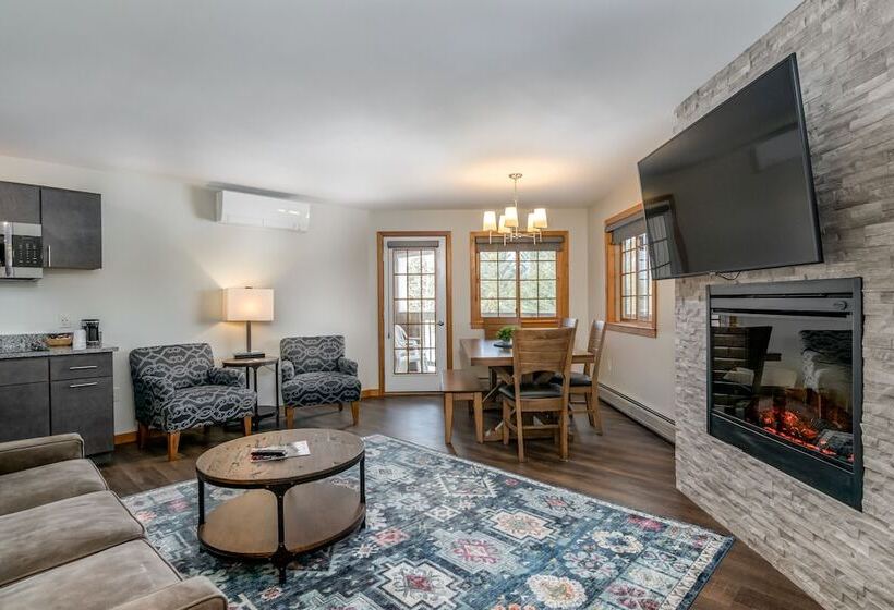 Семейные Апартаменты 3 Спальни, Grey Fox Inn