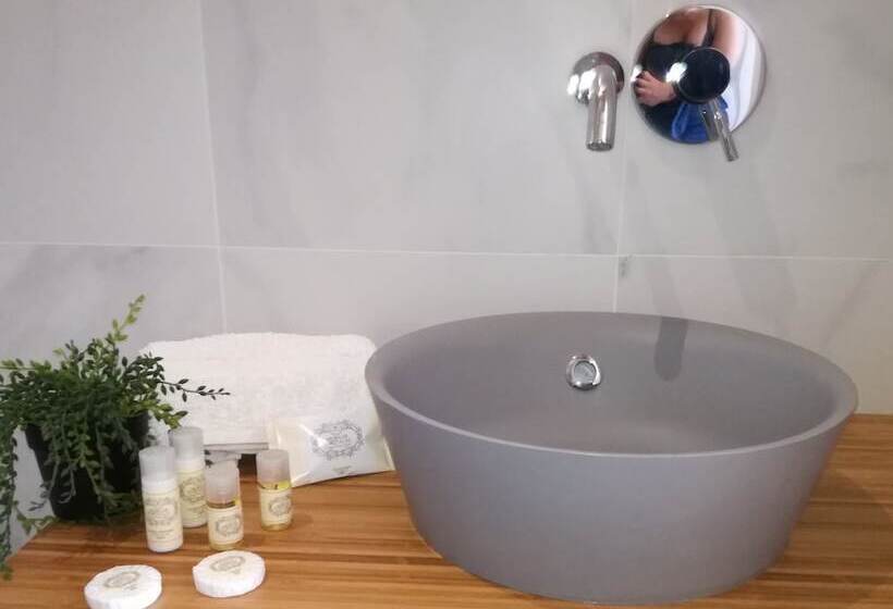 Люкс Премиум, Temple Suites Guesthouse