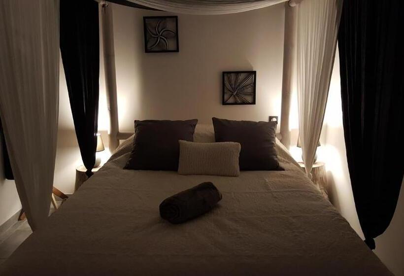 اتاق استاندارد با تراس, Au Charme De Pepiole