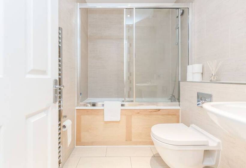 Апартаменты Comfort 2 Спальни, Spectacular Strand Two Bed Apartment