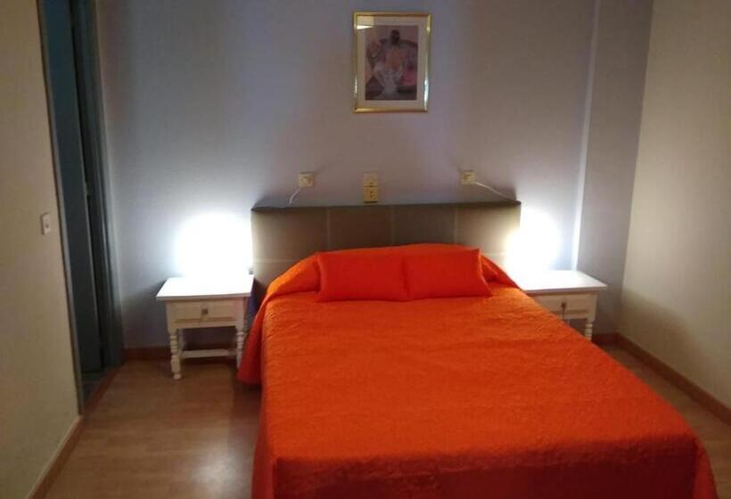 Четырехместный Номер Стандарт, Hostal Restaurante Milenium