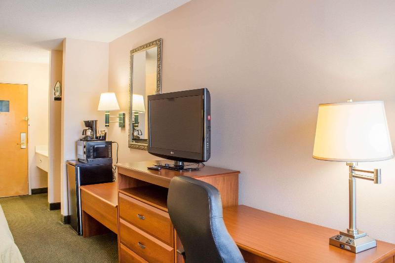 Стандартный Номер Кровать Кинг, Econo Lodge Raleigh Near Walnut Creek Amphitheatre