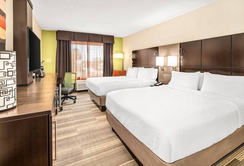２ダブルベッドのスタンダードルーム, Holiday Inn Express Cruise Airport, An Ihg