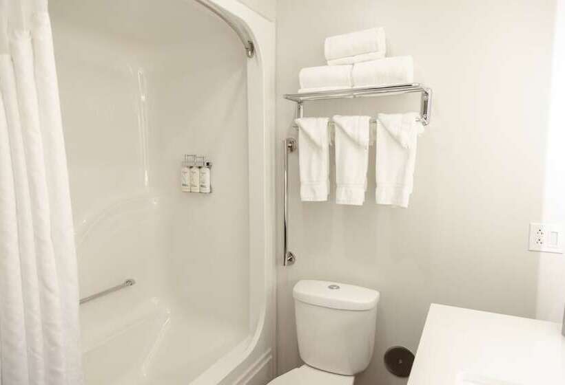 Номер Стандарт 2 Двуспальные Кровати, Holiday Inn Express Marshfield   Springfield Area, An Ihg