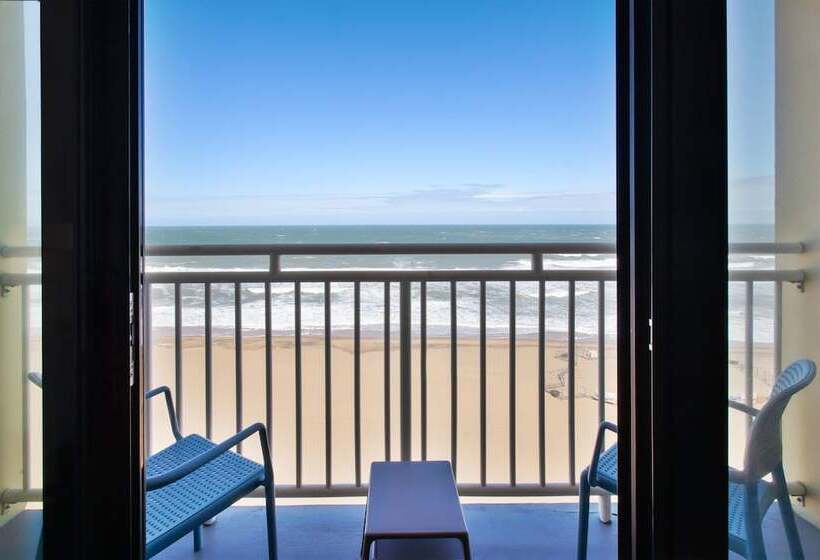 Люкс, Holiday Inn Express Hotel & Suites Virginia Beach Oceanfront, An Ihg