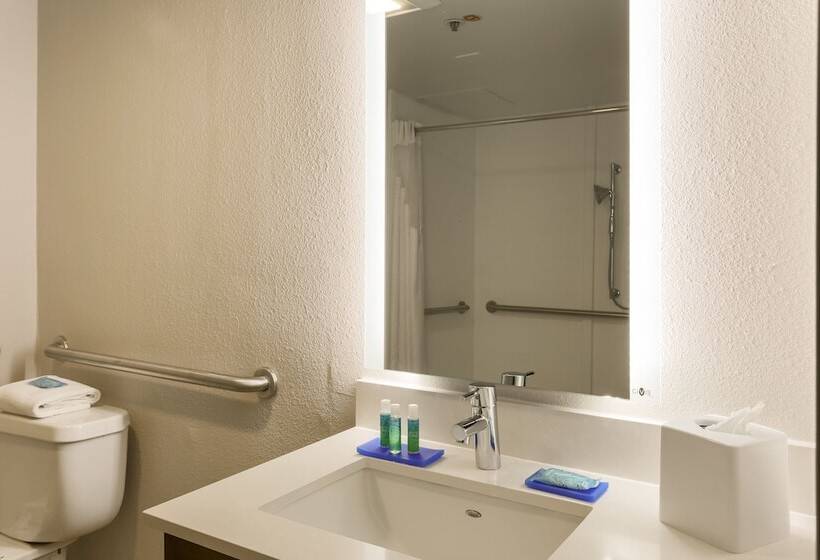 Номер Стандарт Адаптированный для Инвалидов, Holiday Inn Express Milwaukee   West Medical Center, An Ihg