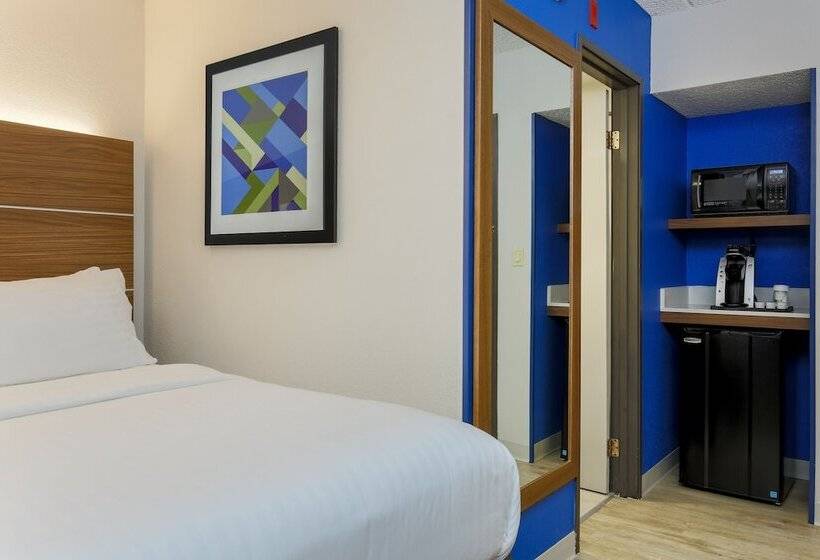 Номер Стандарт 2 Двуспальные Кровати, Holiday Inn Express Milwaukee   West Medical Center, An Ihg