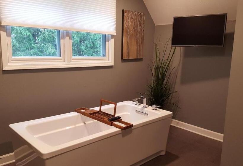 스위트, Homestead Suites   Fish Creek