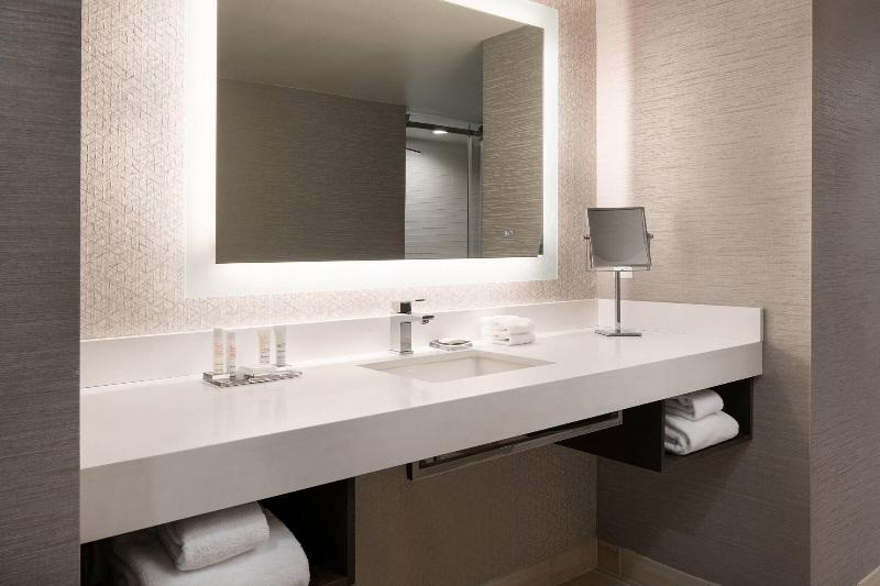 스탠다드 룸 킹사이즈 침대, Marriott Riverside At The Convention Center