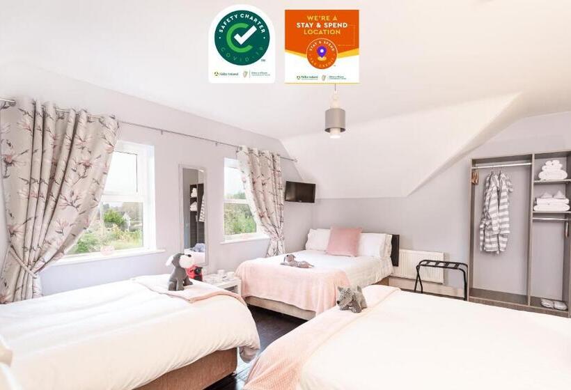Chambre Familiale Deluxe, Caravogue House