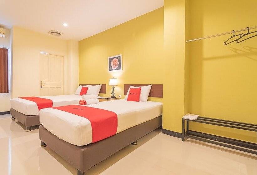 패밀리 룸, Reddoorz At H Agus Salim Street Pontianak