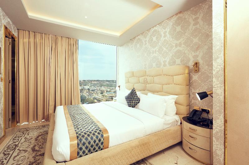 Люкс, Number One Oxford Street Hotel & Suites