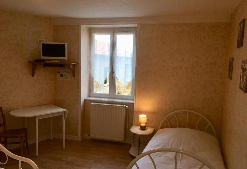 Семейный Номер, Auberge Des Petits