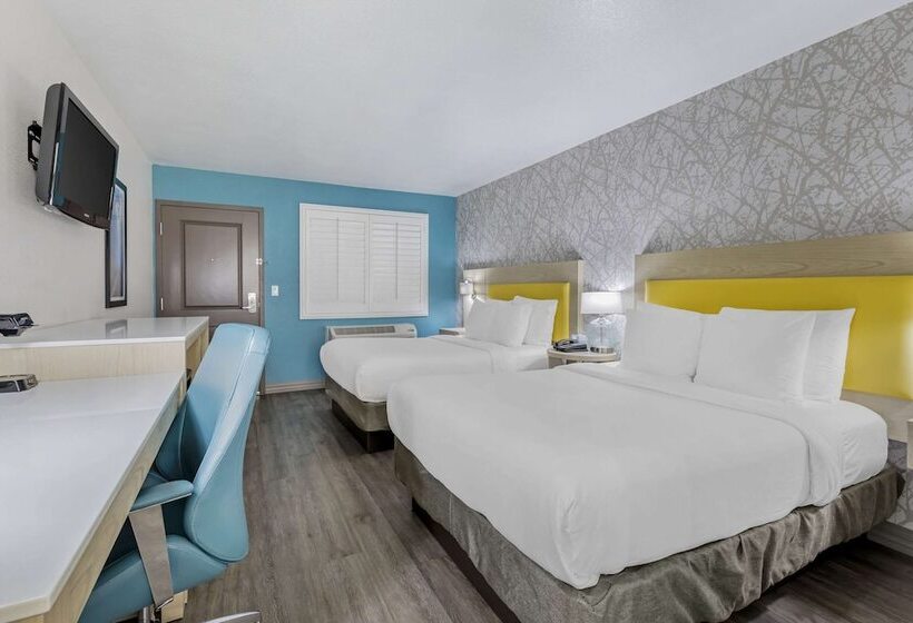 带2个双人床的标准工作室, Hillstone Inn Tulare, Ascend Hotel Collection