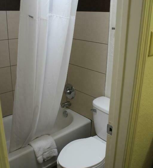 Deluxe Suite King Bed, Days Inn By Wyndham Birmingham/west