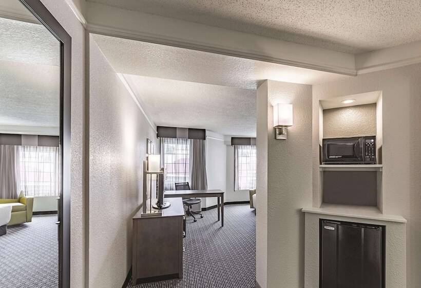 ２ダブルベッドのスタンダードルーム, La Quinta By Wyndham Austin At The Domain