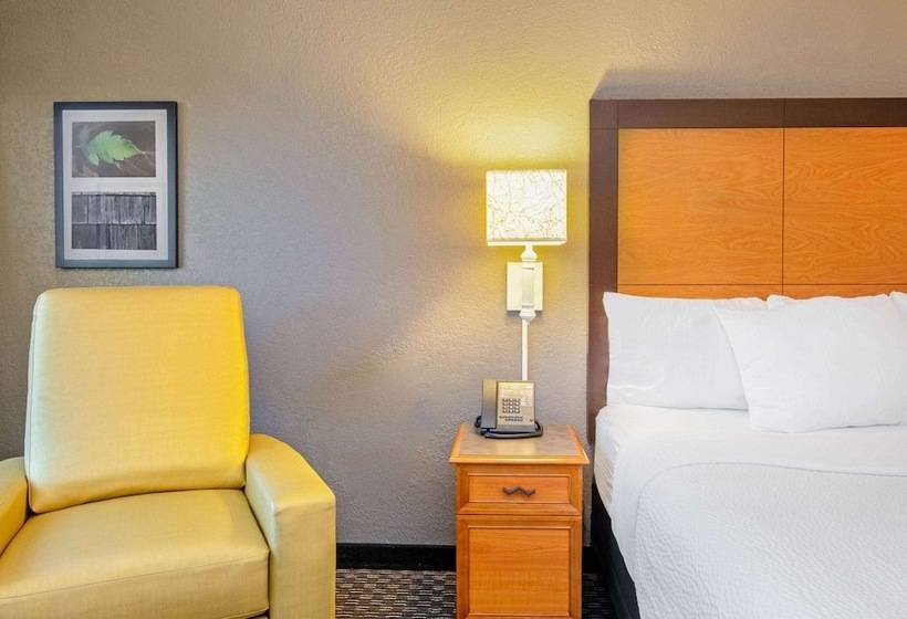 Standard Room 2 Double Beds, La Quinta By Wyndham New Orleans Airport