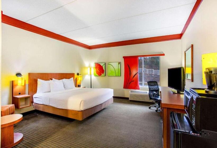 Номер Deluxe Кровать Кинг, La Quinta By Wyndham Raleigh Crabtree