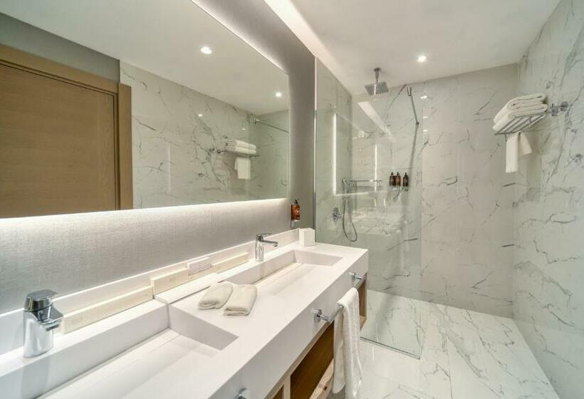 חדר דלוקס, Hyatt Regency Kotor Bay Resort