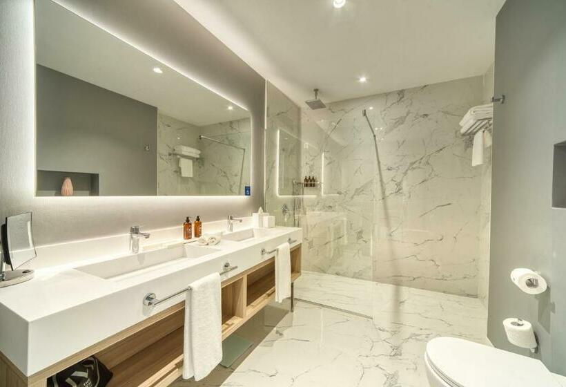 סוויטת סופריור נוף לים, Hyatt Regency Kotor Bay Resort