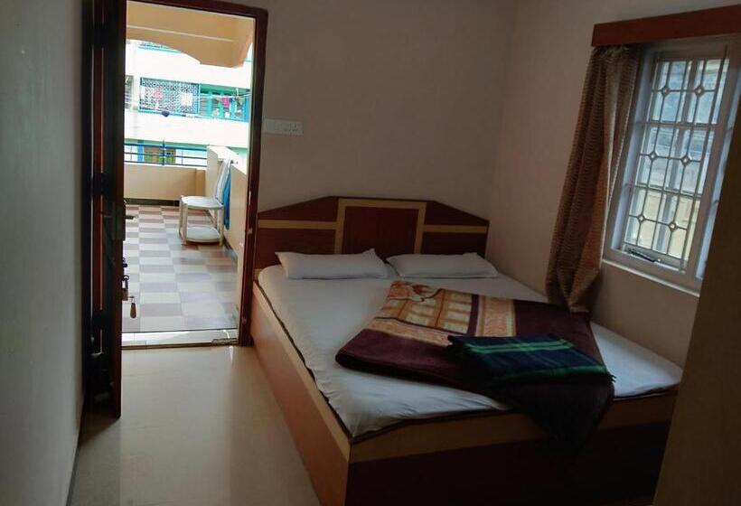 اتاق لوکس با بالکن, Sri Krishna Residency
