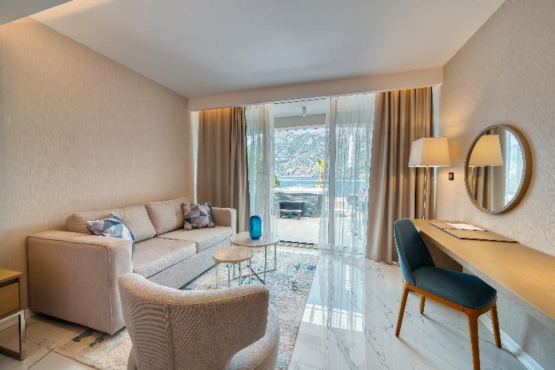 סוויטה דלוקס, Hyatt Regency Kotor Bay Resort