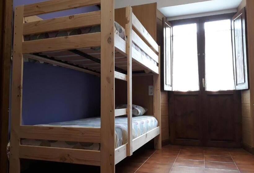 Кровать в Общей Комнате, Albergue La Vargona
