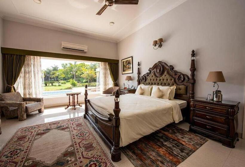 Стандартный Номер Кровать Кинг, Blusalzz Collection   Siddha Wellness Village, Faridabad   Haryana